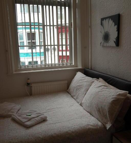 غرفة أساسية, Cardoh Lodge