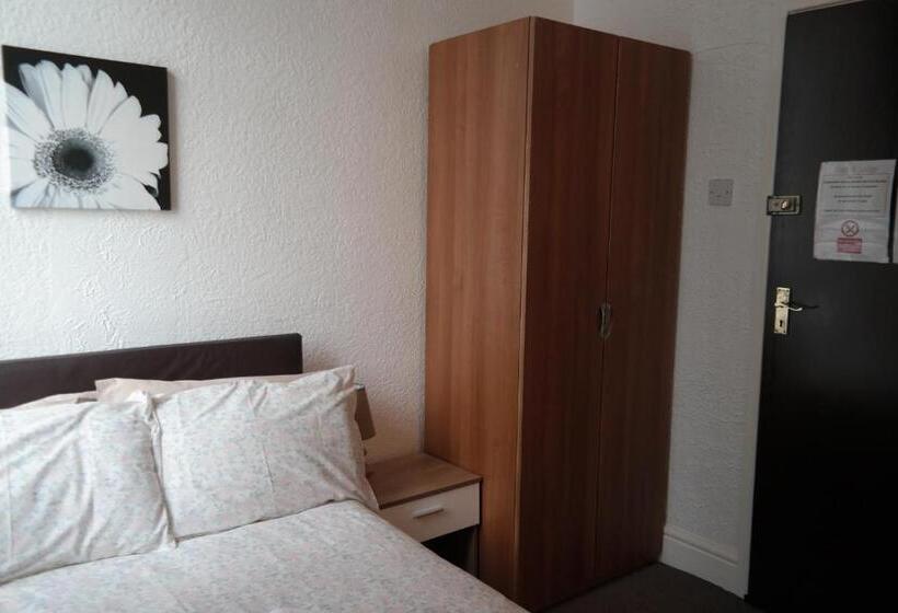 غرفة أساسية, Cardoh Lodge