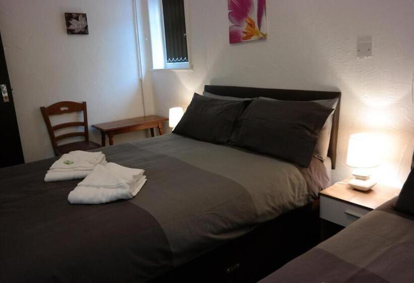 غرفة ديلوكس ثلاثية, Cardoh Lodge