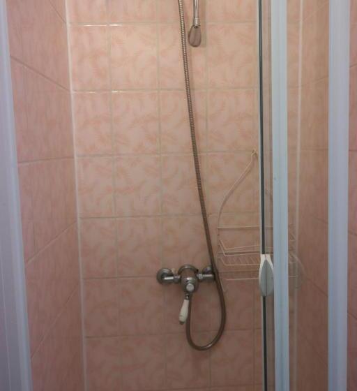 غرفة ديلوكس, Cardoh Lodge