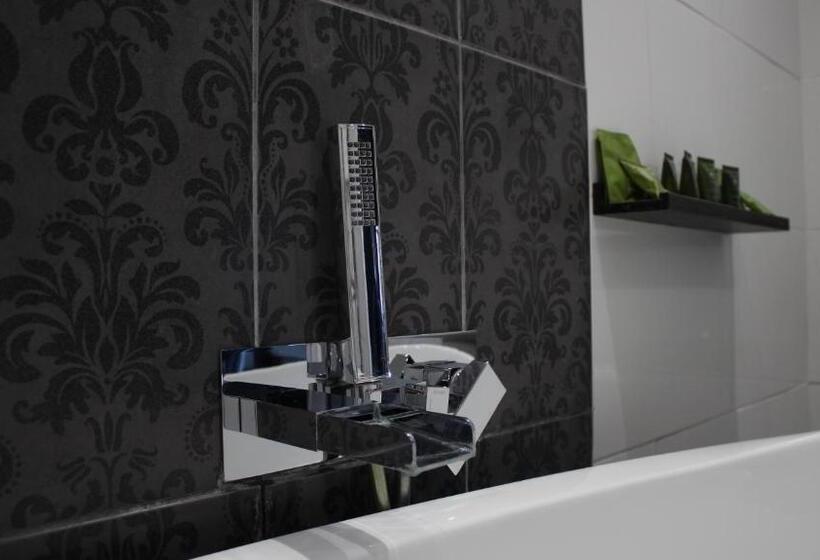 Номер Deluxe, The Whittington And Cat