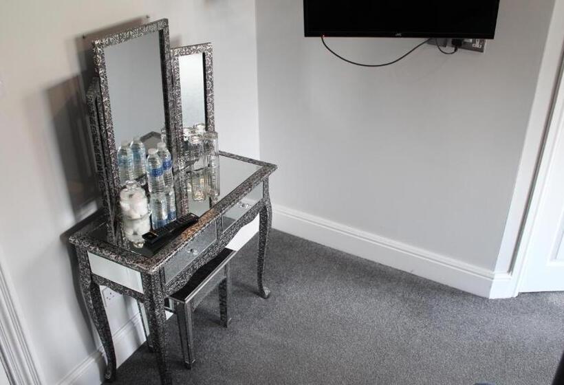 Номер Deluxe, The Whittington And Cat