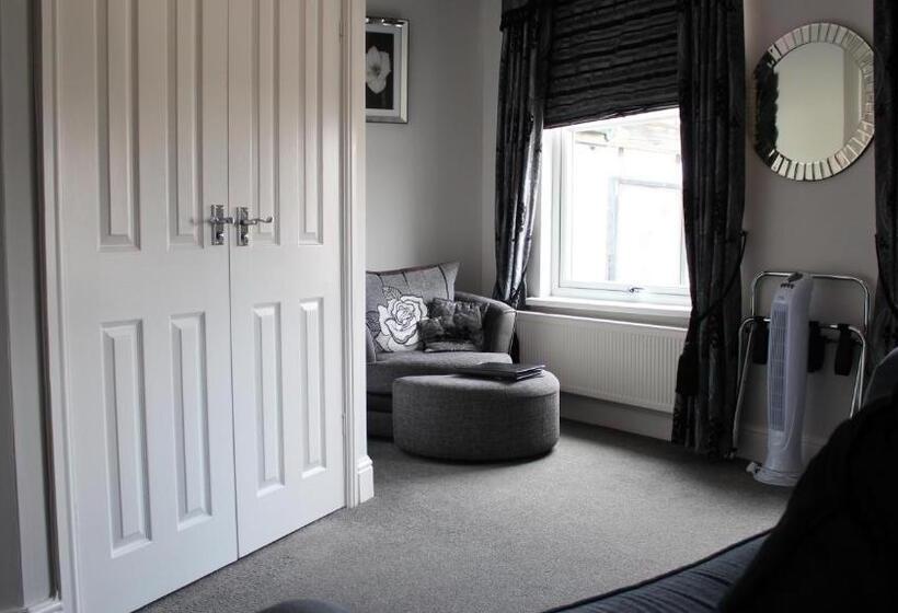 Номер Deluxe, The Whittington And Cat