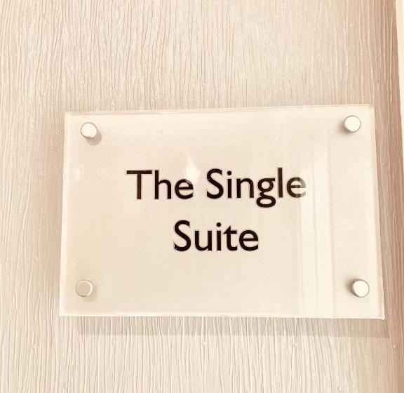 Номер Стандарт Индивидуальный, The Whittington And Cat