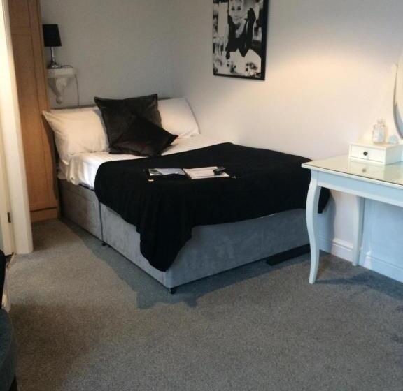 Номер Стандарт Индивидуальный, The Whittington And Cat