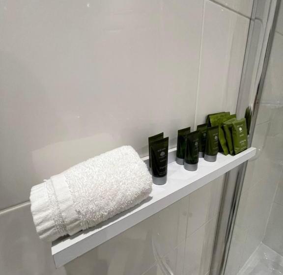 Номер Комфорт, The Whittington And Cat