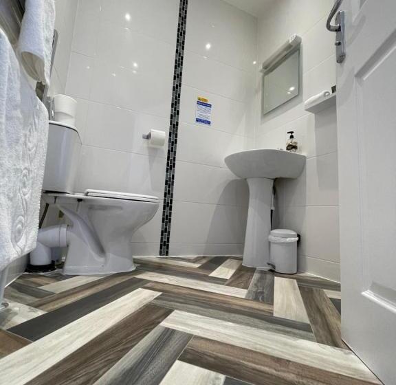 Номер Комфорт, The Whittington And Cat