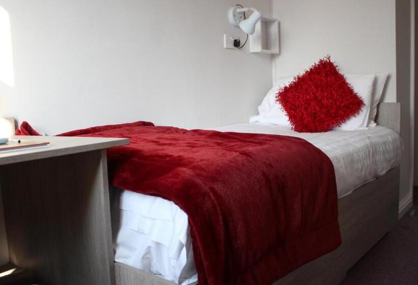 Номер Economy Индивидуальный, The Whittington And Cat