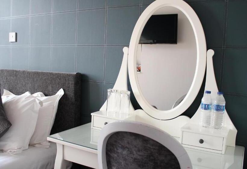 Номер Стандарт, The Whittington And Cat