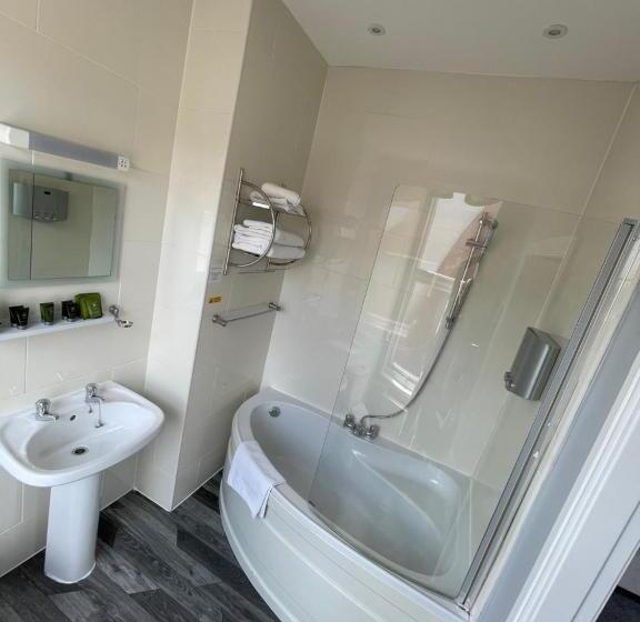 Номер Deluxe, The Whittington And Cat