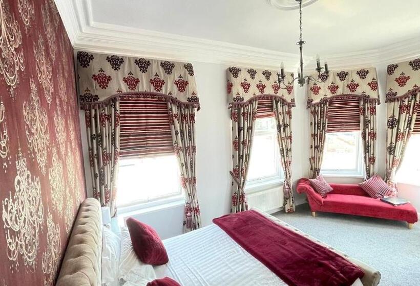 Номер Deluxe, The Whittington And Cat