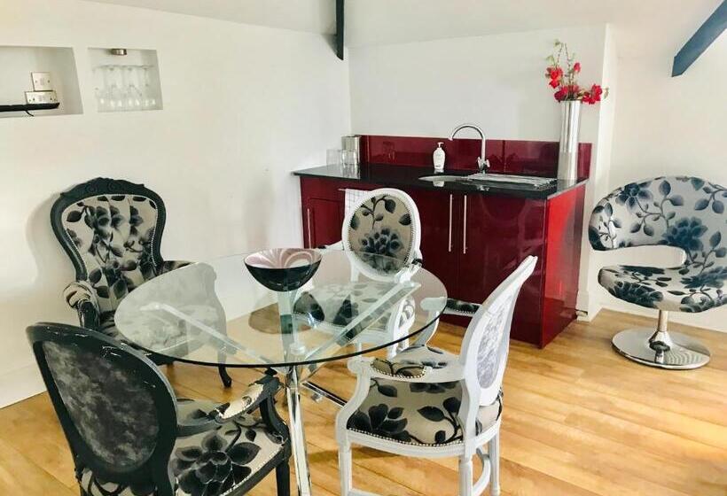 Апартаменты 1 Спальня, The Whittington And Cat