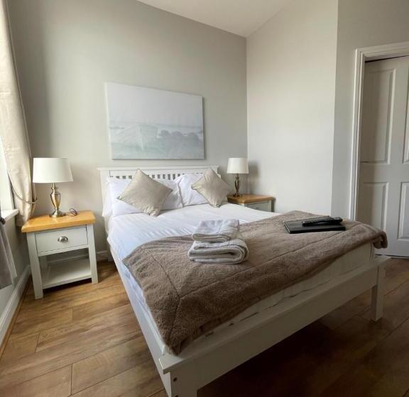 Номер Комфорт, The Whittington And Cat