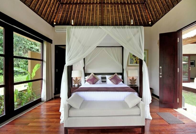 וילת 3 חדרי שינה עם בריכה, Villa Amrita