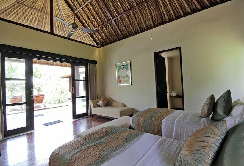 וילת 3 חדרי שינה עם בריכה, Villa Amrita