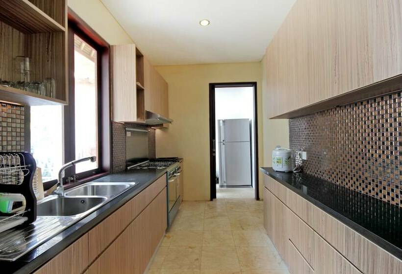 וילת 3 חדרי שינה עם בריכה, Villa Amrita