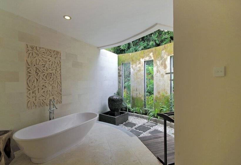 וילת 3 חדרי שינה עם בריכה, Villa Amrita