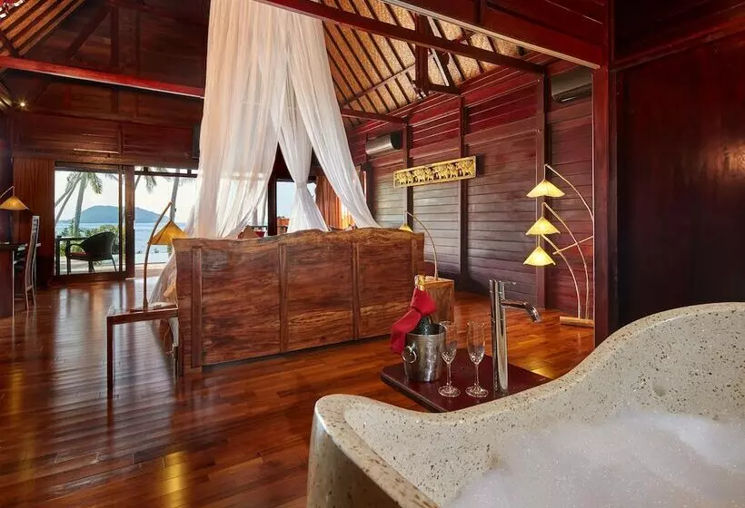 Villa 1 Makuuhuone Merinäkymä, Kupu Kupu Phangan Beach Villas & Spa