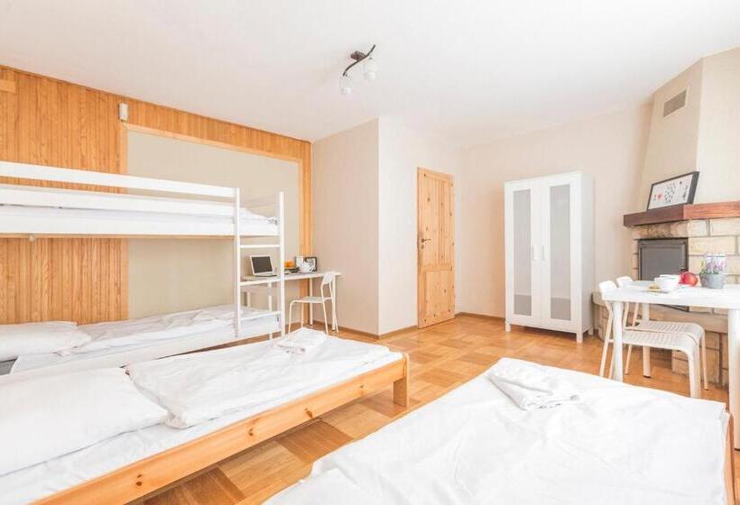 اتاق استاندارد سه نفره, Kujawska Rooms