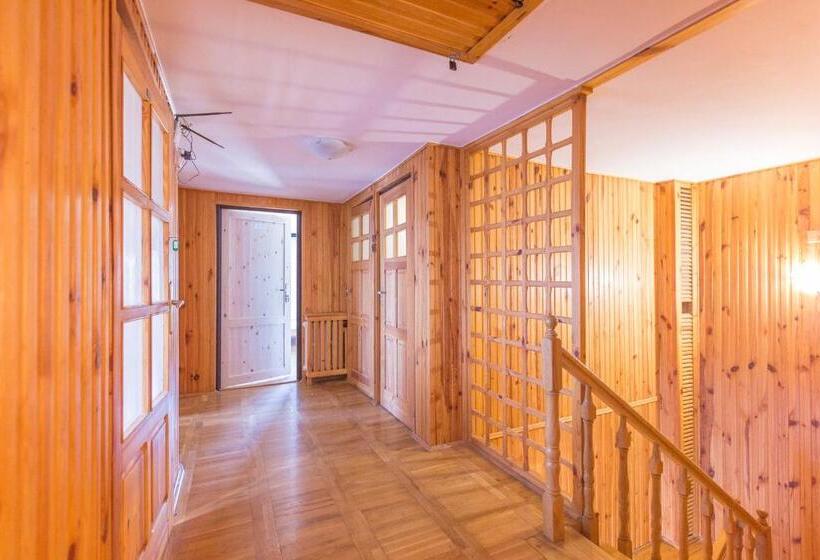 اتاق اکونومی, Kujawska Rooms
