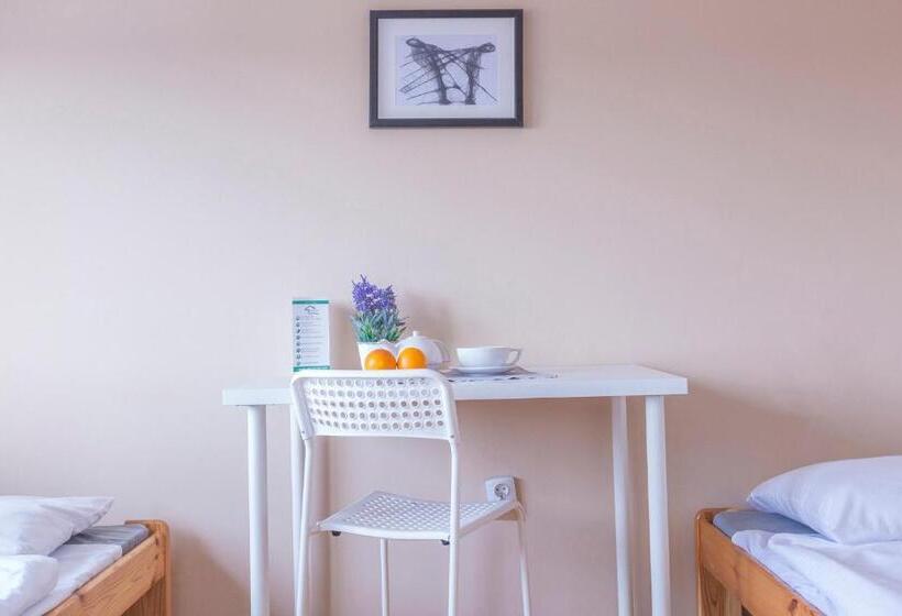 اتاق اکونومی, Kujawska Rooms