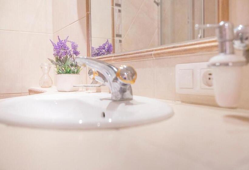 اتاق استاندارد سه تخته با بالکن, Kujawska Rooms