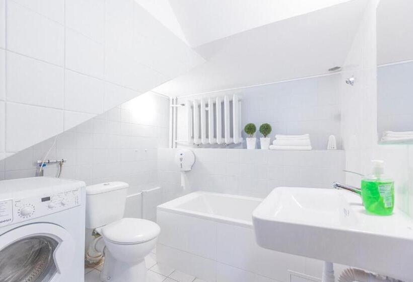 اتاق ساده سه‌ نفره, Kujawska Rooms