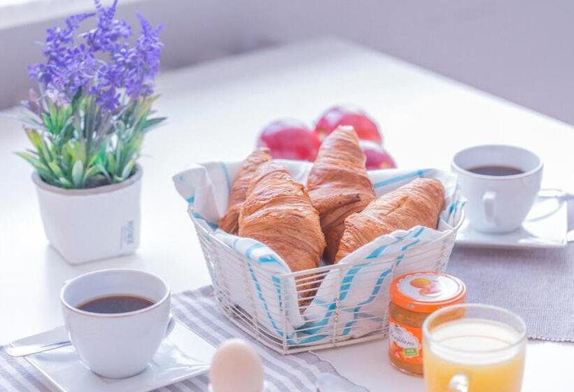 اتاق ساده سه‌ نفره, Kujawska Rooms