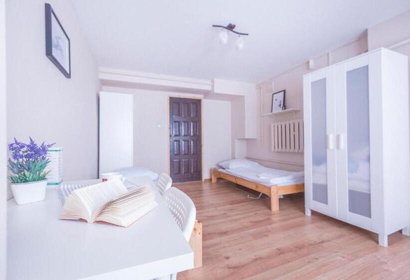 اتاق ساده سه‌ نفره, Kujawska Rooms