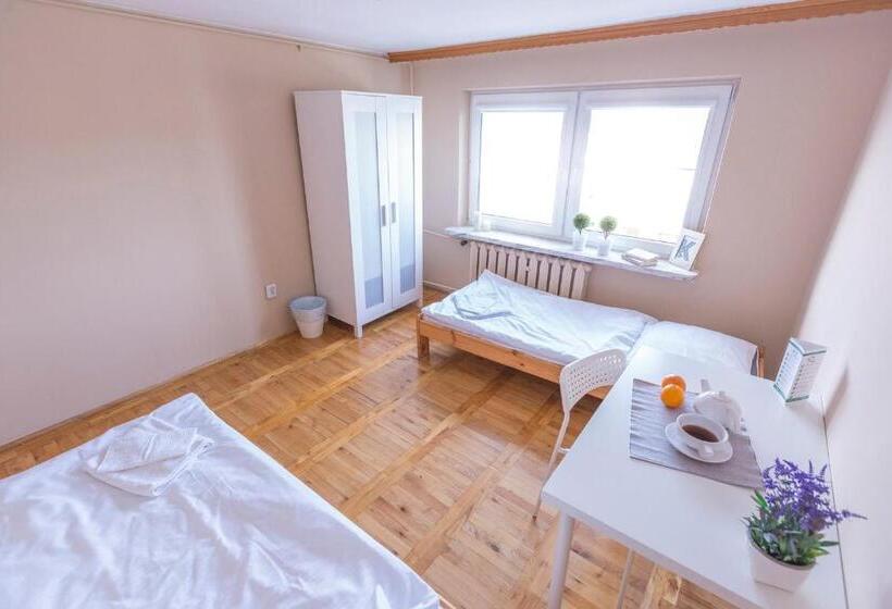 اتاق اکونومی, Kujawska Rooms