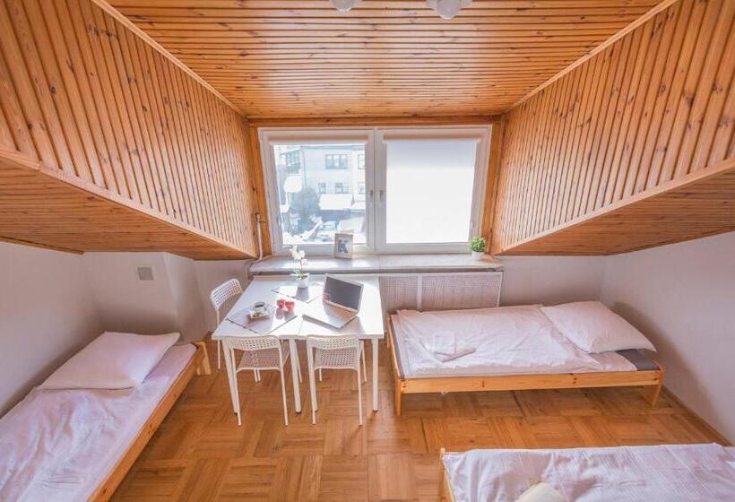اتاق استاندارد سه نفره, Kujawska Rooms