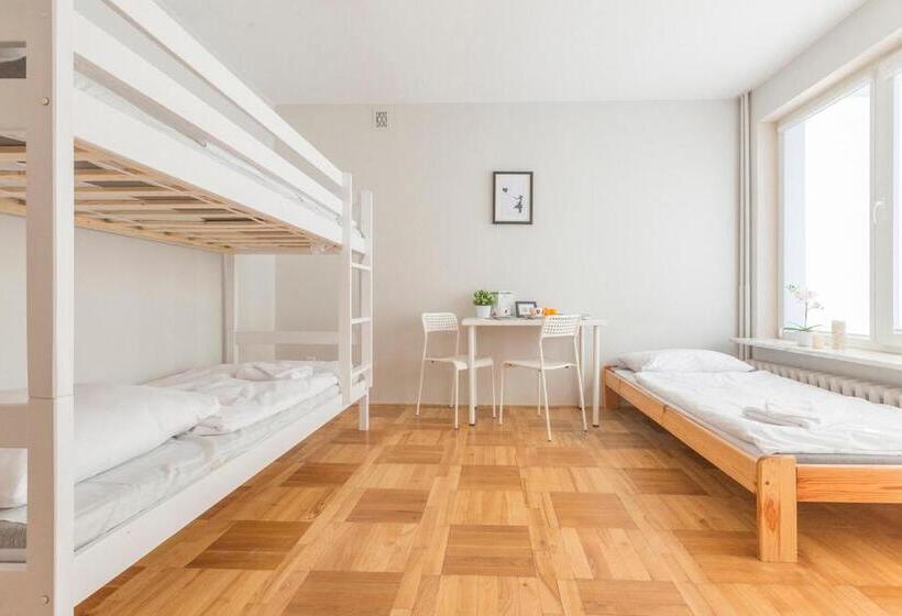 اتاق اکونومی, Kujawska Rooms