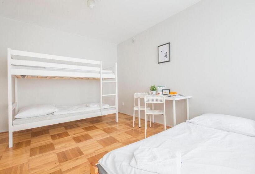 اتاق اکونومی, Kujawska Rooms