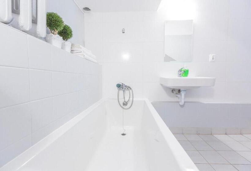 اتاق استاندارد سه نفره, Kujawska Rooms