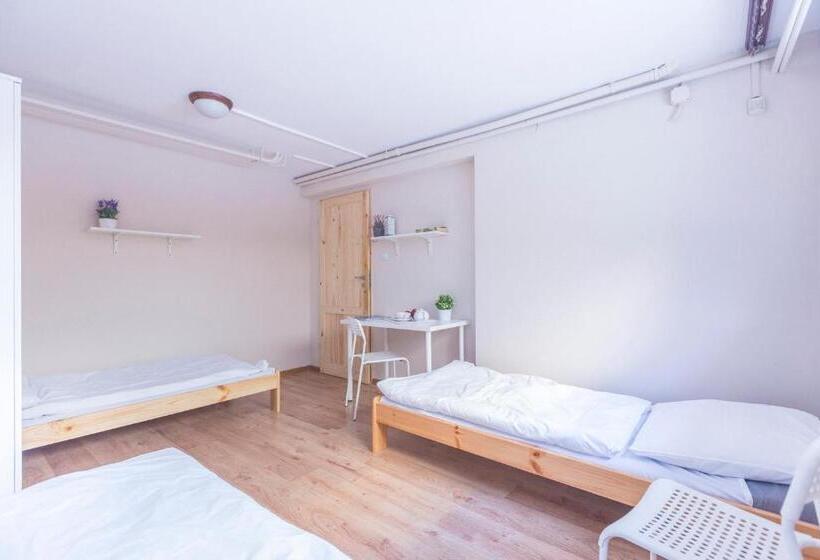 اتاق استاندارد سه نفره, Kujawska Rooms