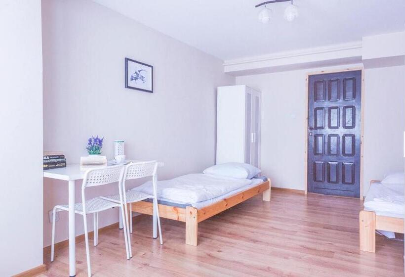 اتاق ساده سه‌ نفره, Kujawska Rooms