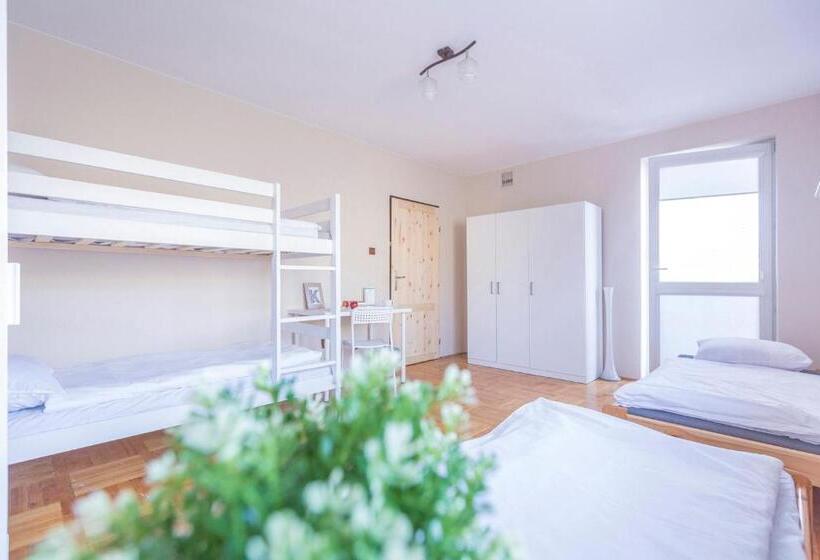 اتاق استاندارد سه تخته با بالکن, Kujawska Rooms