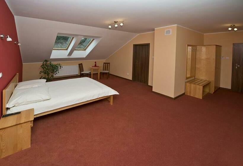 Номер Стандарт, U Hołosia