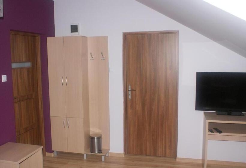 Номер Economy, U Hołosia