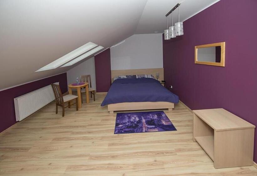 Номер Economy, U Hołosia