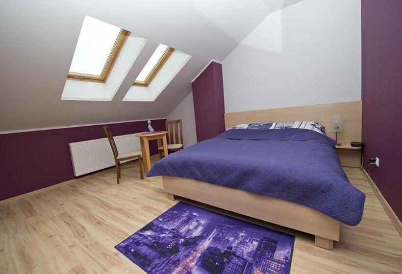 Номер Economy, U Hołosia