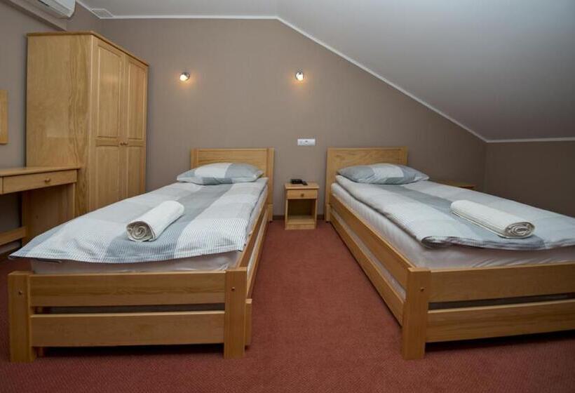 Номер Стандарт, U Hołosia