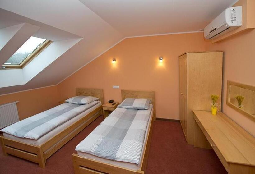 Номер Стандарт, U Hołosia