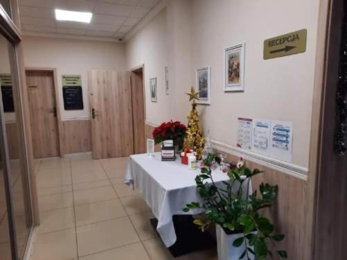 اتاق استاندارد, Dworek W Płoni