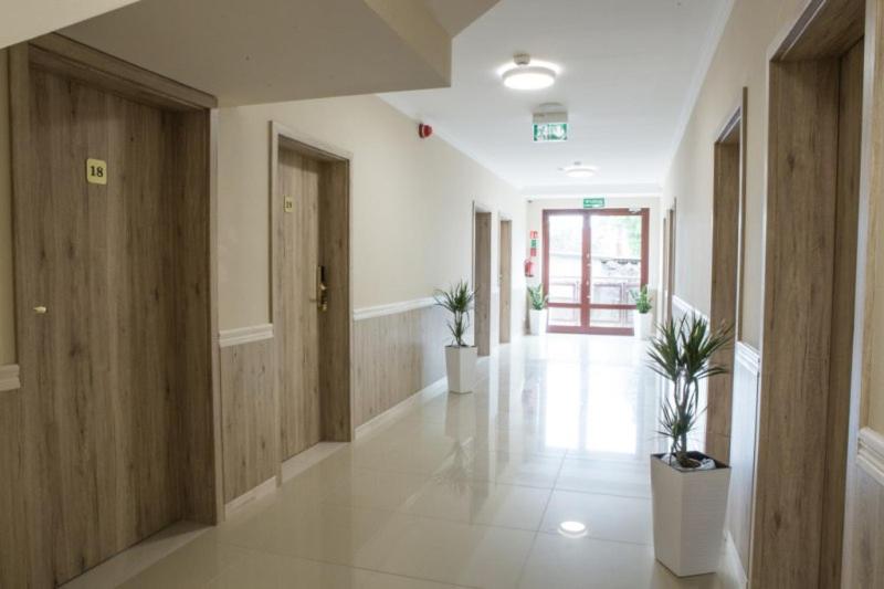 اتاق استاندارد, Dworek W Płoni