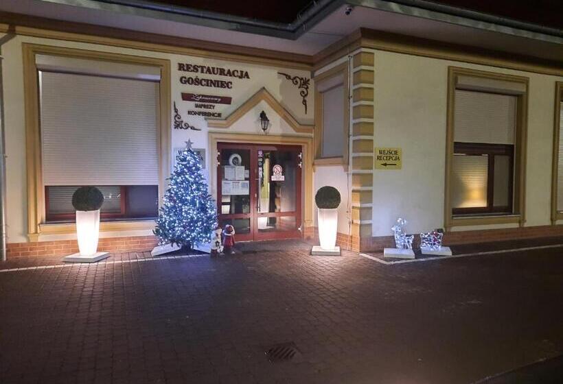 اتاق استاندارد, Dworek W Płoni