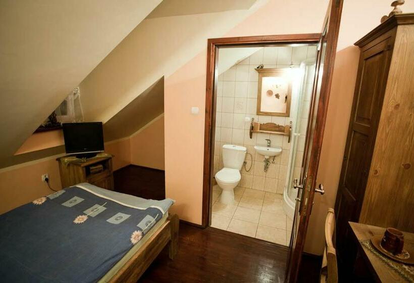 标准间, Dwór Na Wichrowym Wzgórzu