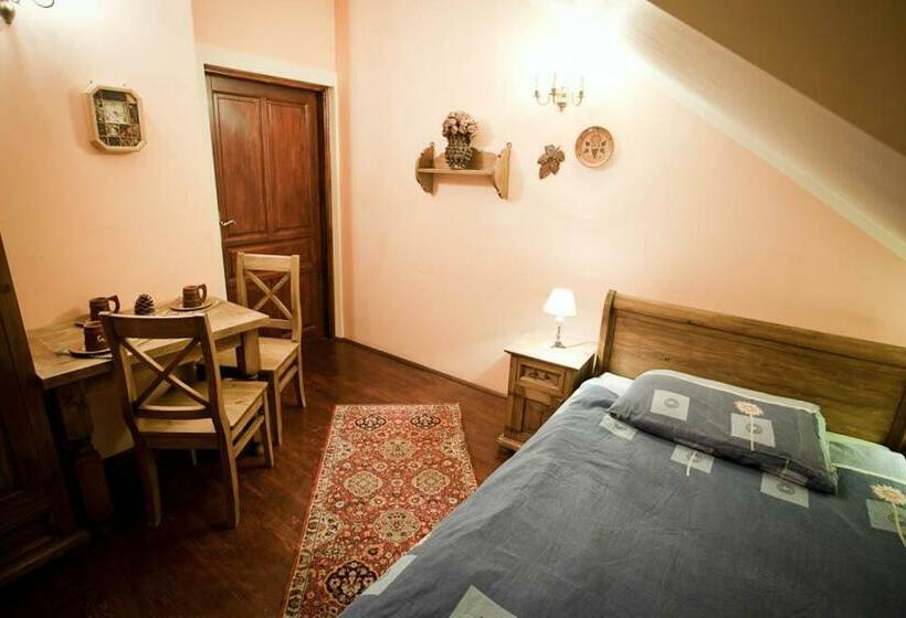 标准间, Dwór Na Wichrowym Wzgórzu