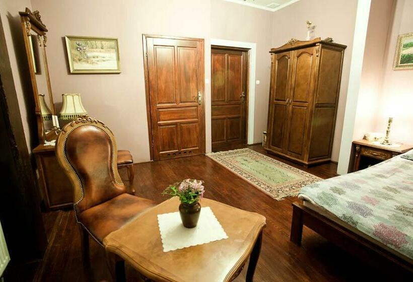 标准间, Dwór Na Wichrowym Wzgórzu