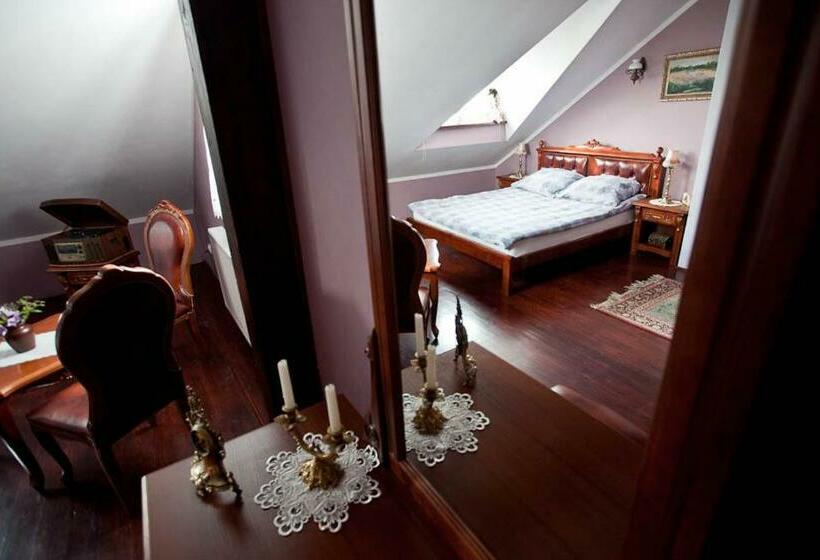 标准间, Dwór Na Wichrowym Wzgórzu